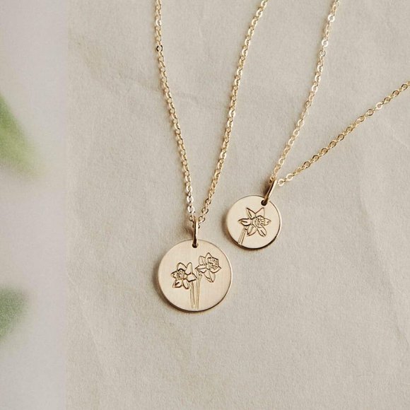 Daffodil March Birth Flower Minimalist Necklace - Picture 3 of 16